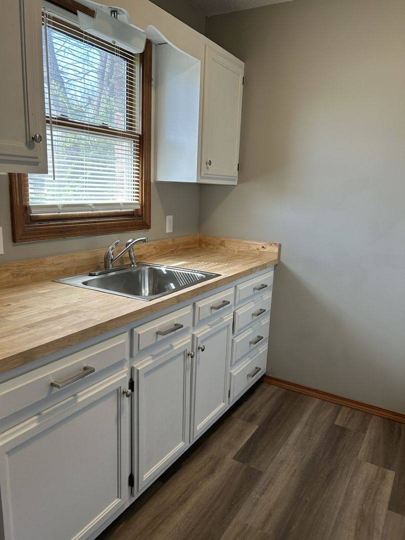 Townhouse for rent at 207 E Carlton, Pittsburg, KS 66762