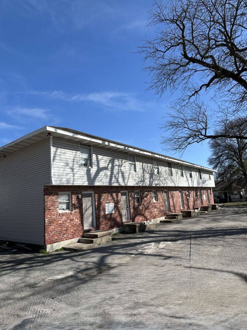 Townhouse for rent at 207 E Carlton, Pittsburg, KS 66762