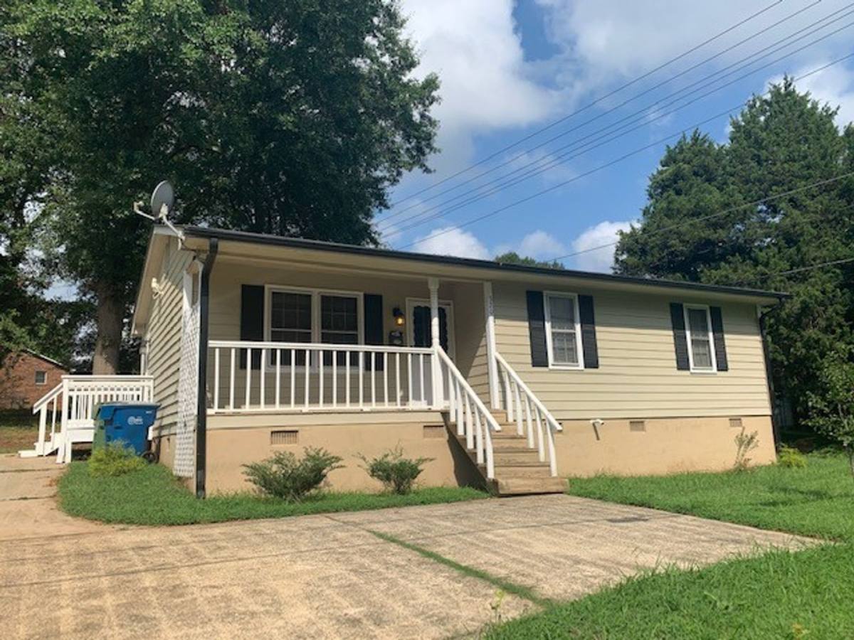House for rent at 320 S Hawthorne St, Mount Holly, NC 28120