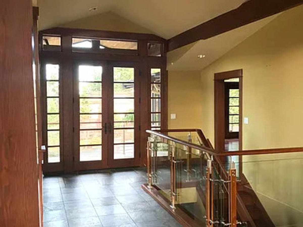 House for rent at 9641 NE 29th St, Bellevue, WA 98004