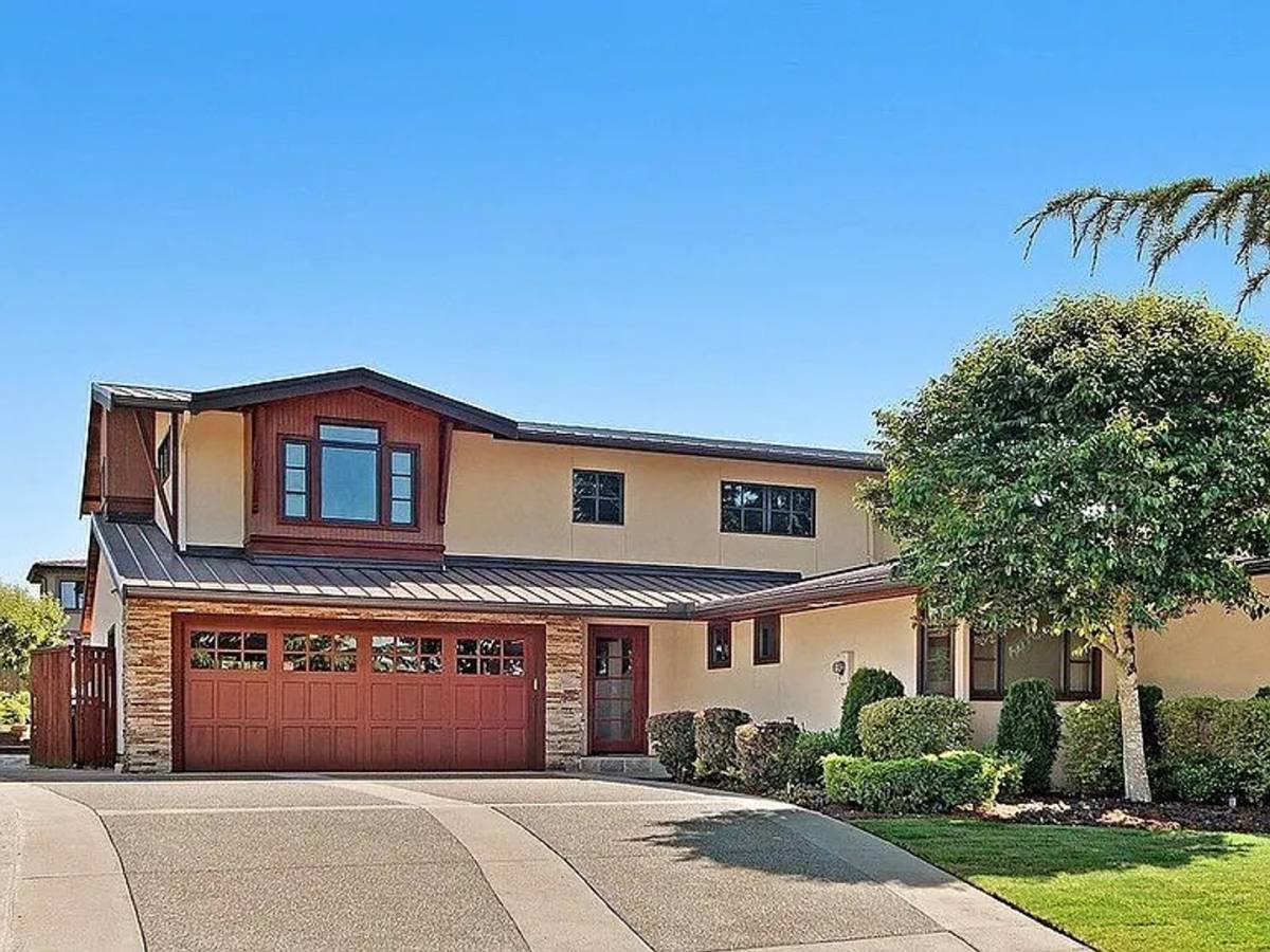 House for rent at 9641 NE 29th St, Bellevue, WA 98004