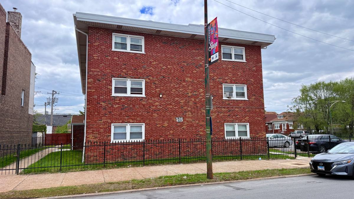 Apartment for rent at 9036-42 S Cottage Grove Ave, Chicago, IL 60619
