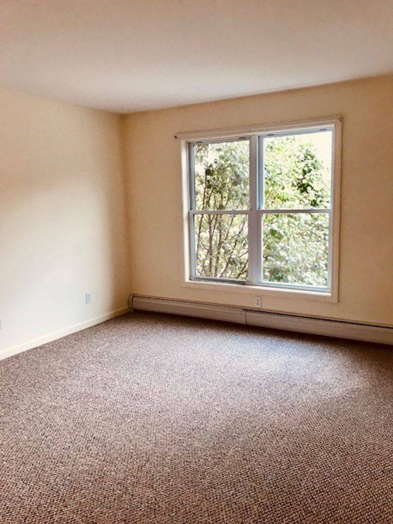 Apartment for rent at 4000 Mead Hill, Newmarket, NH 03857