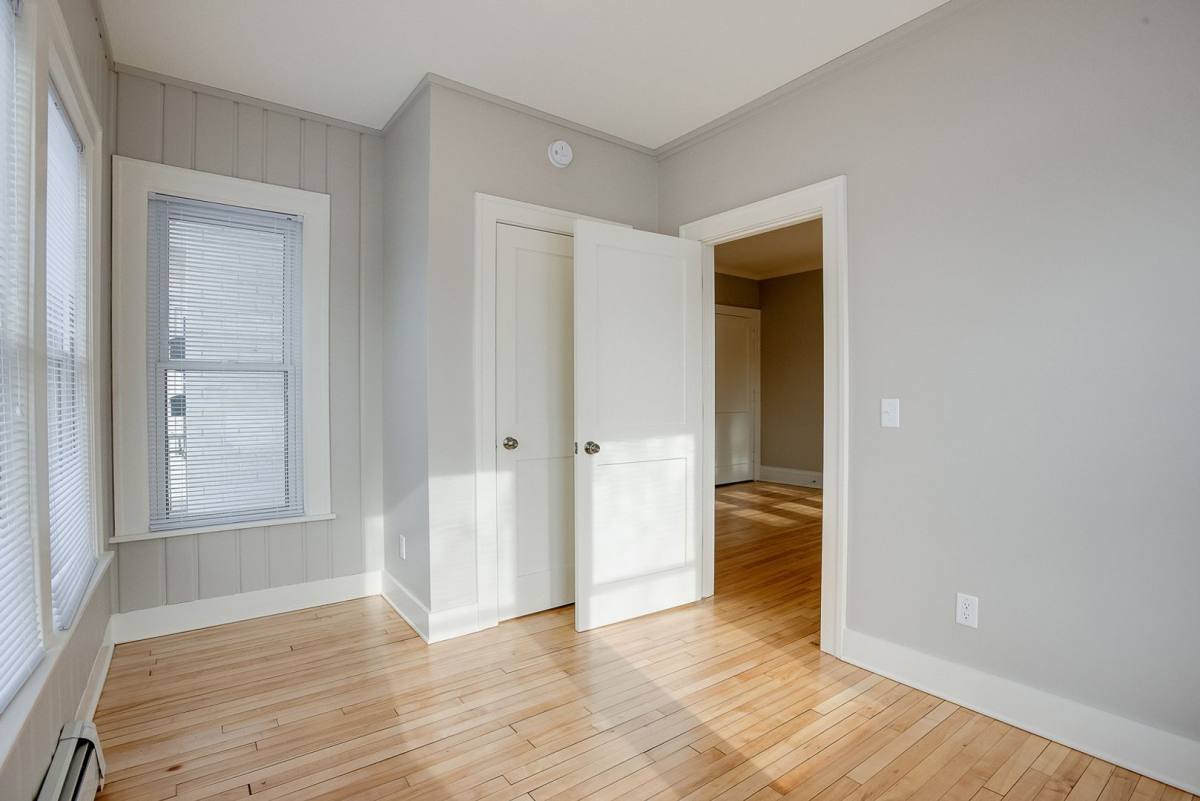Apartment for rent at 352 Cretin Ave N, Saint Paul, MN 55104