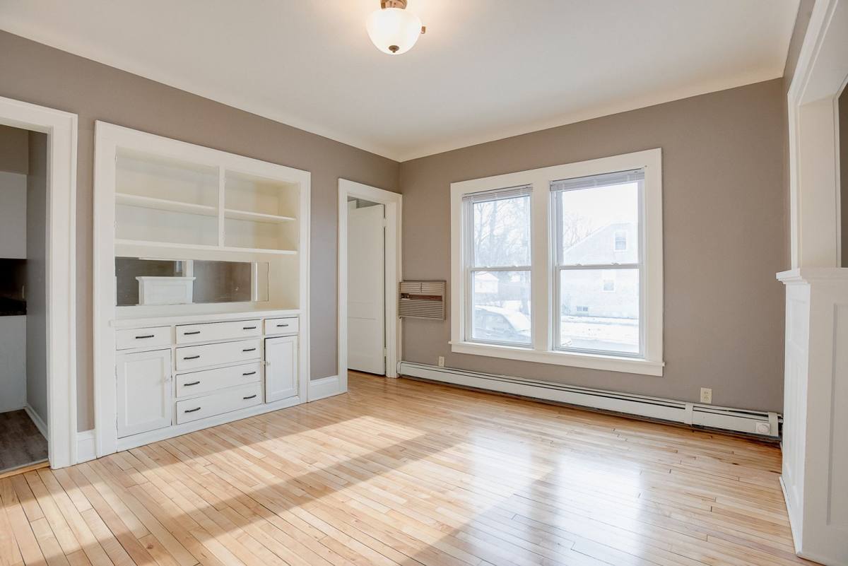 Apartment for rent at 352 Cretin Ave N, Saint Paul, MN 55104