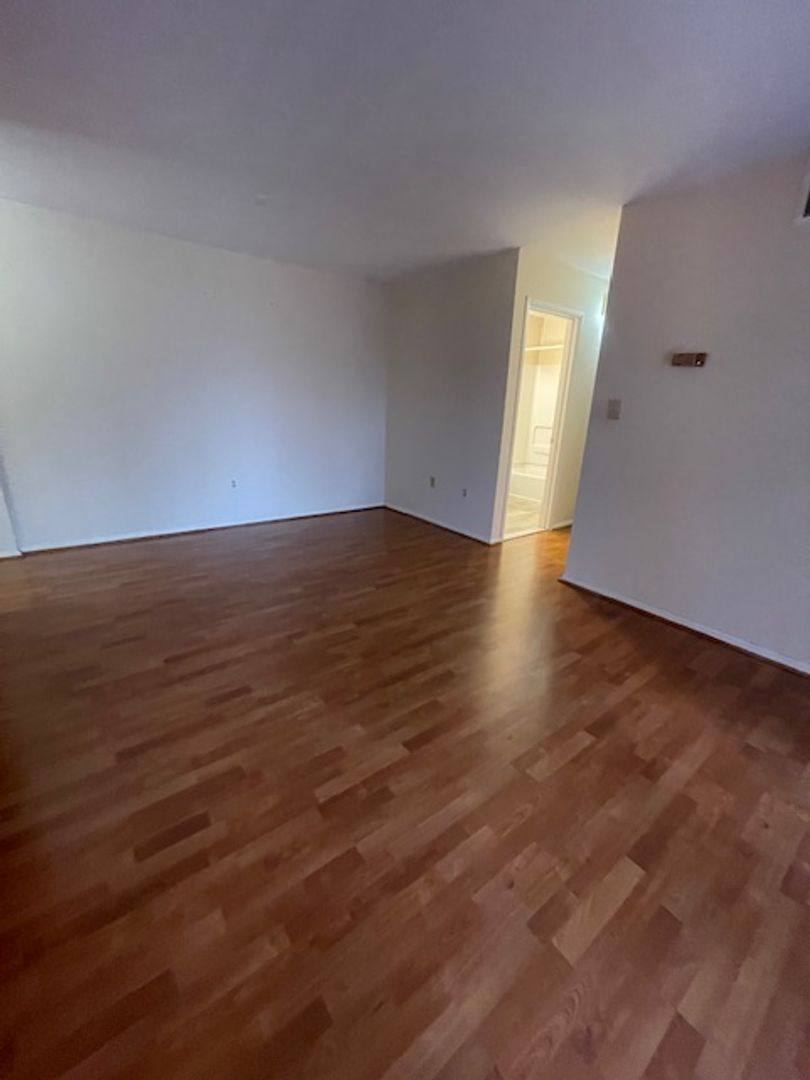 Apartment for rent at 7802 Guildberry Dr, Gaithersburg, MD 20879