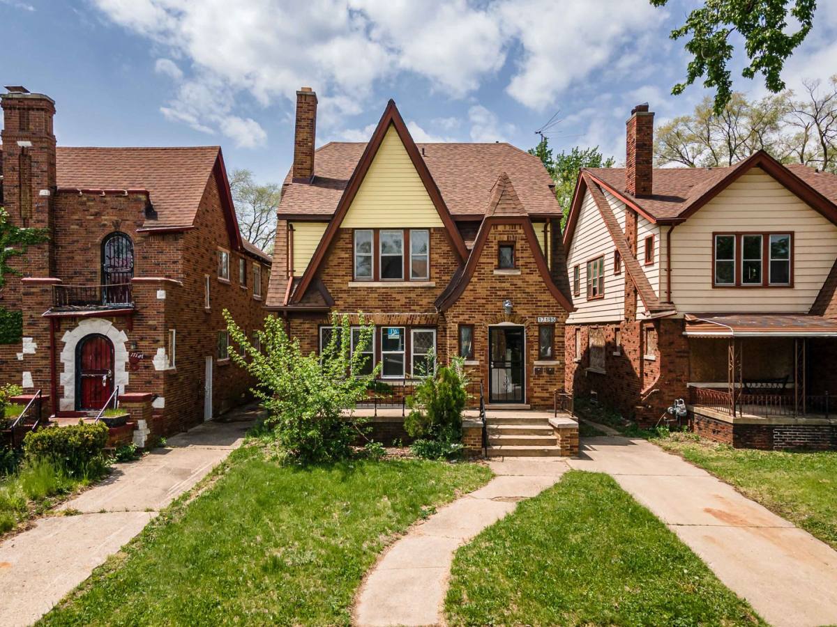 Apartment for rent at 17195 Northlawn St, Detroit, MI 48221