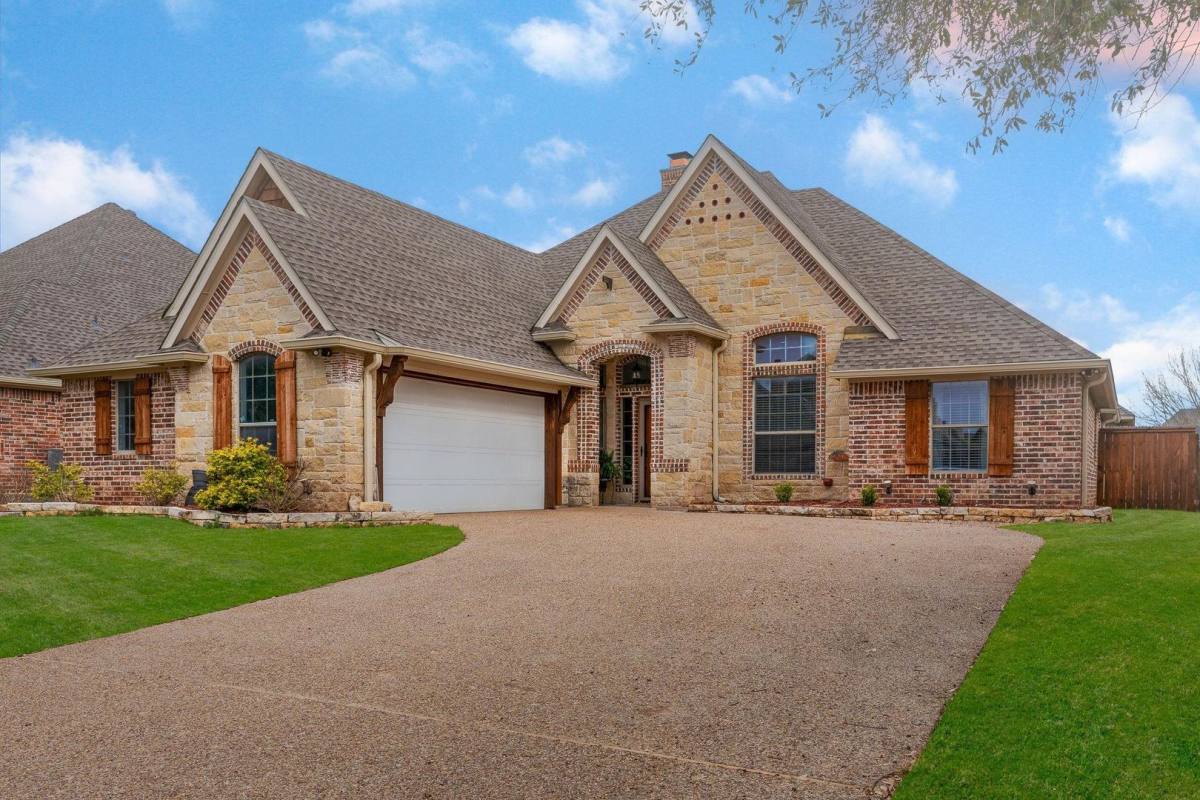 House for rent at 104 Olympic Dr, Aledo, TX 76008