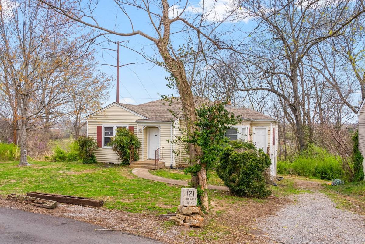 Apartment for rent at 121 Lookout Dr, Clarksville, TN 37040
