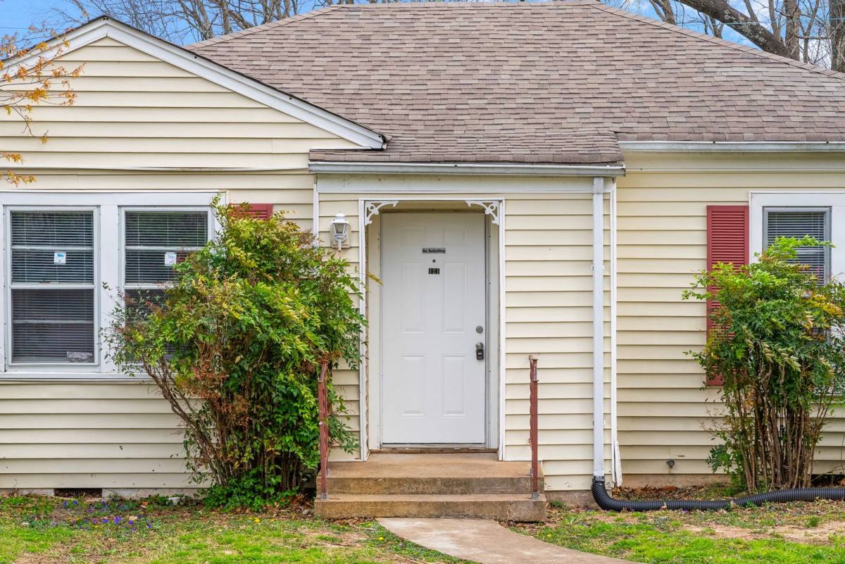 Apartment for rent at 121 Lookout Dr, Clarksville, TN 37040