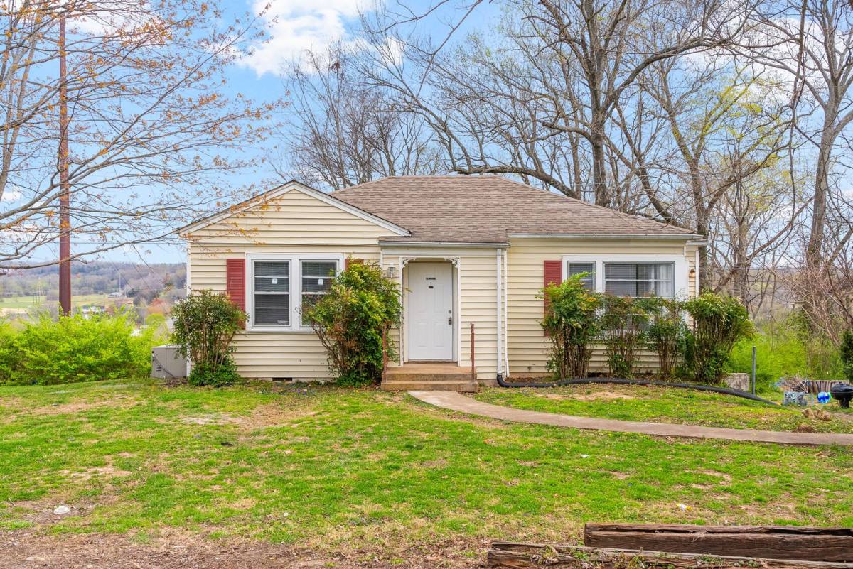 Apartment for rent at 121 Lookout Dr, Clarksville, TN 37040