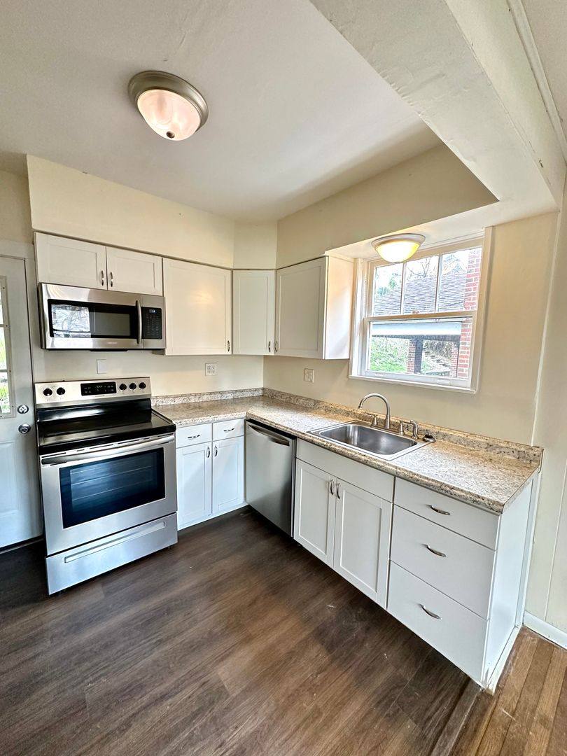 House for rent at 1528 Dagmar Ave, Pittsburgh, PA 15216