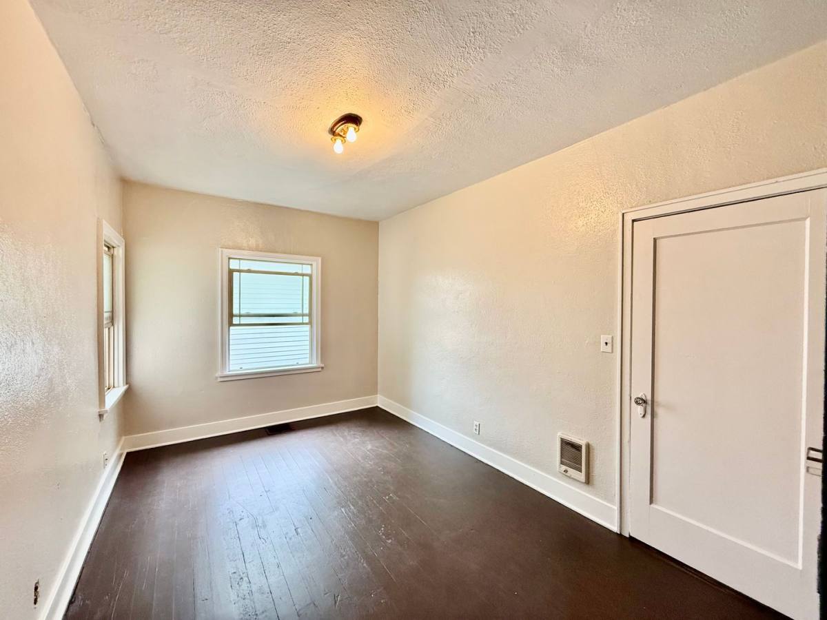 Apartment for rent at 1904 3rd St, La Grande, OR 97850