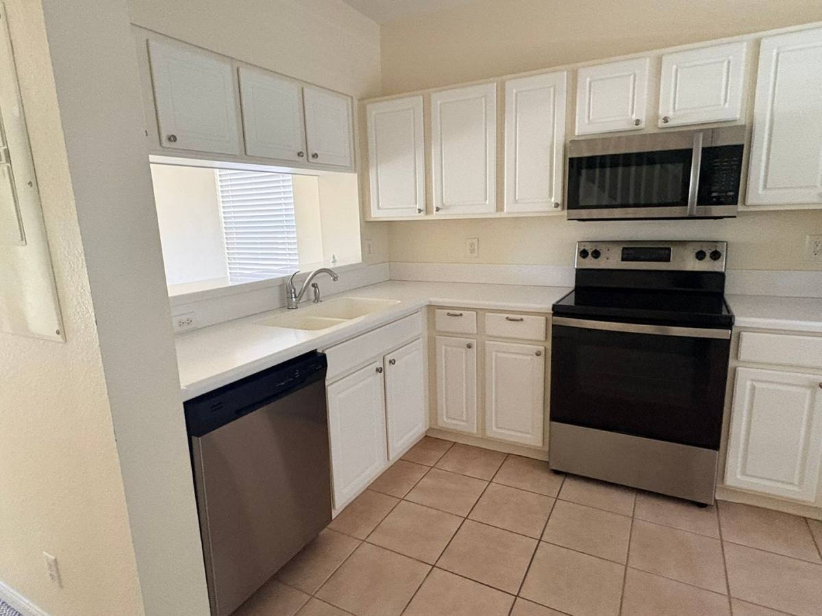 Townhouse for rent at 8162 Pacific Beach Dr, Fort Myers, FL 33966