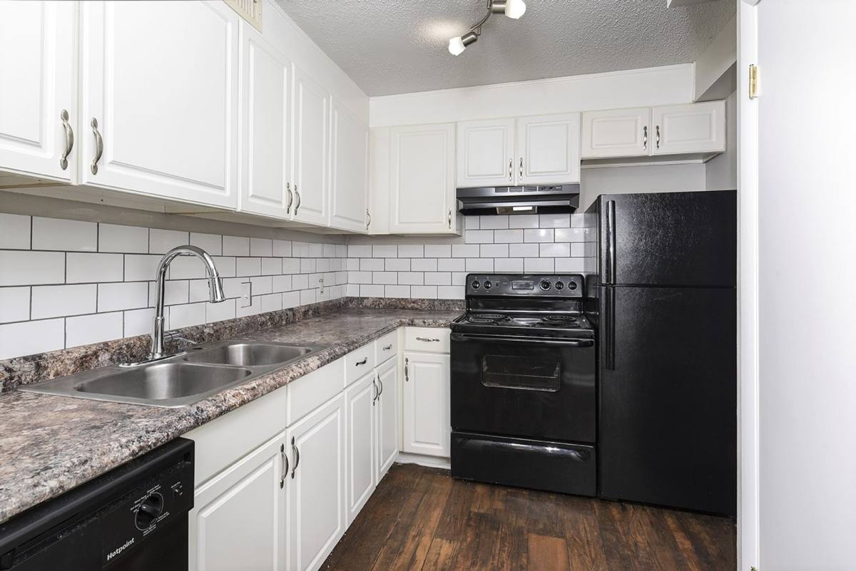Apartment for rent at 403 Edgecrest Dr, Birmingham, AL 35209