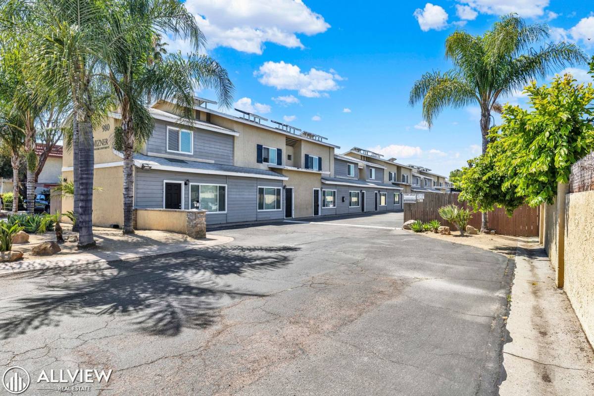 Apartment for rent at 980 E Mission Ave, Escondido, CA 92025