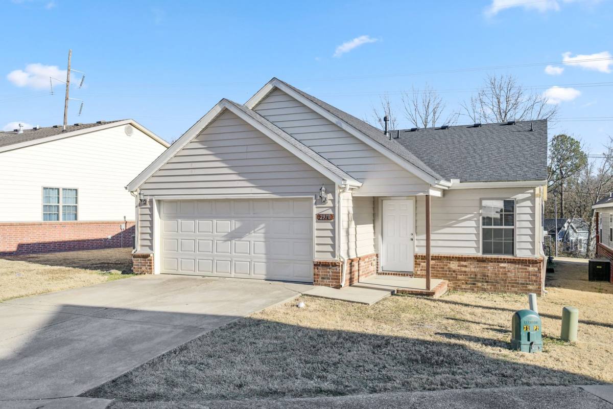 House for rent at 2970 W Old Farmington Rd, Fayetteville, AR 72704