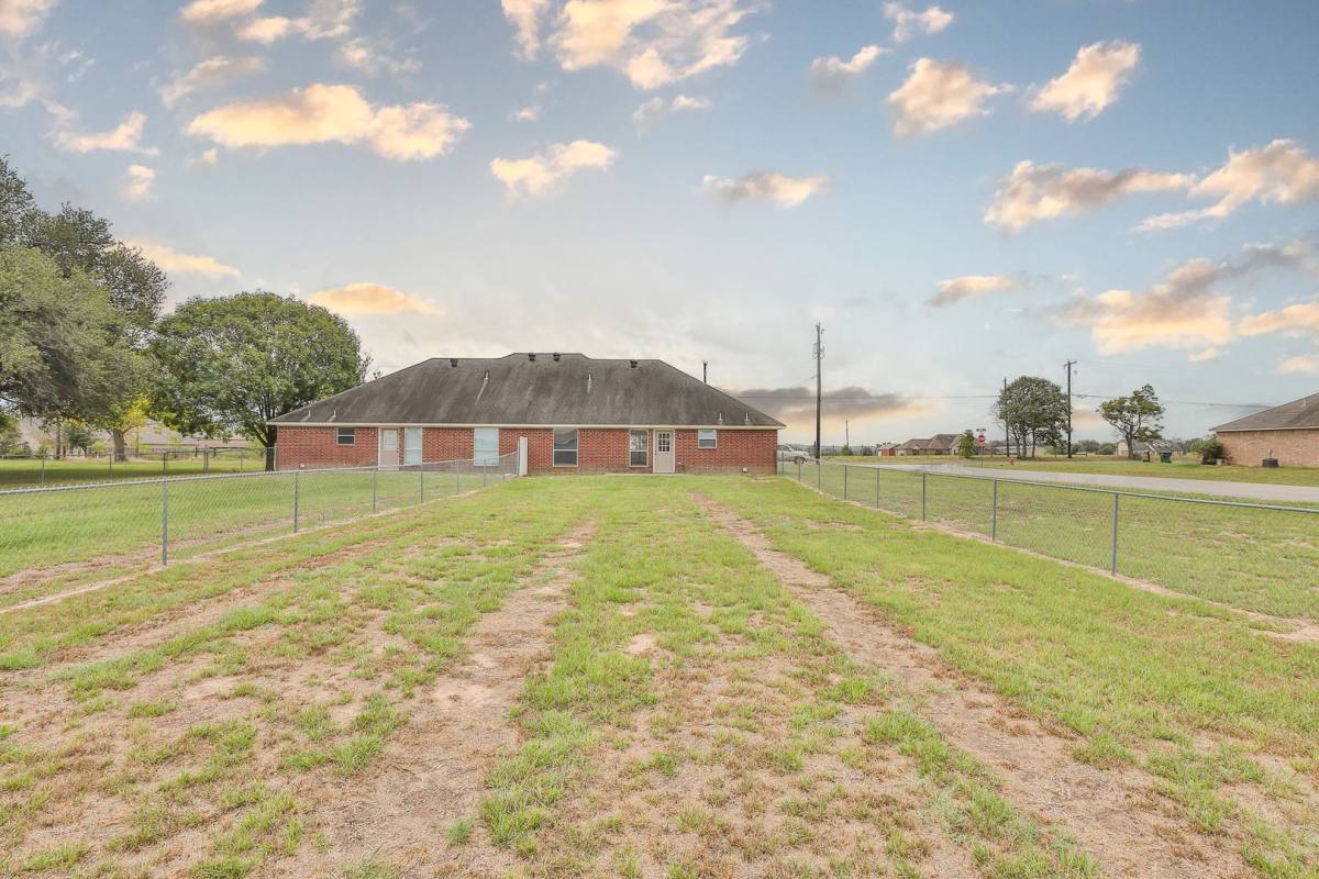 Townhouse for rent at 12466 Cr, Lindale, TX 75771
