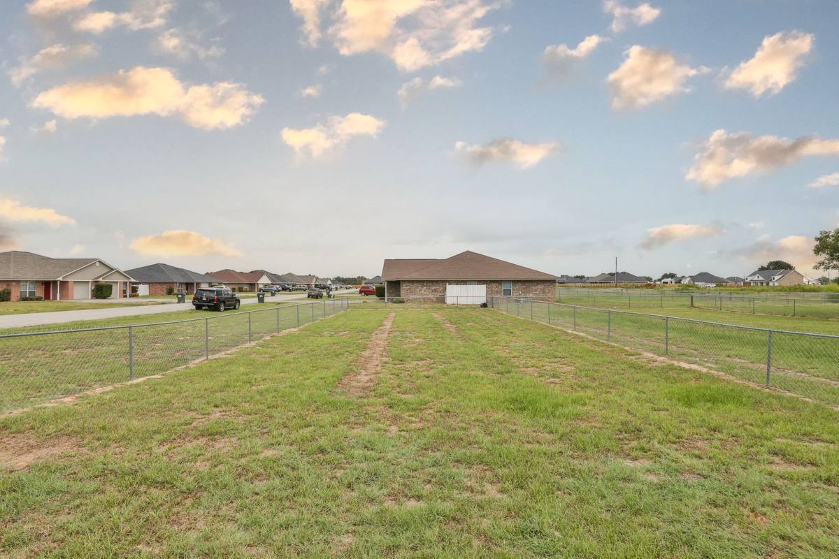 Townhouse for rent at 12466 Cr, Lindale, TX 75771