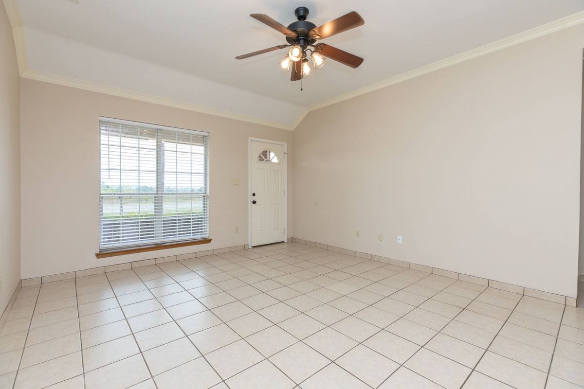 Townhouse for rent at 12466 Cr, Lindale, TX 75771