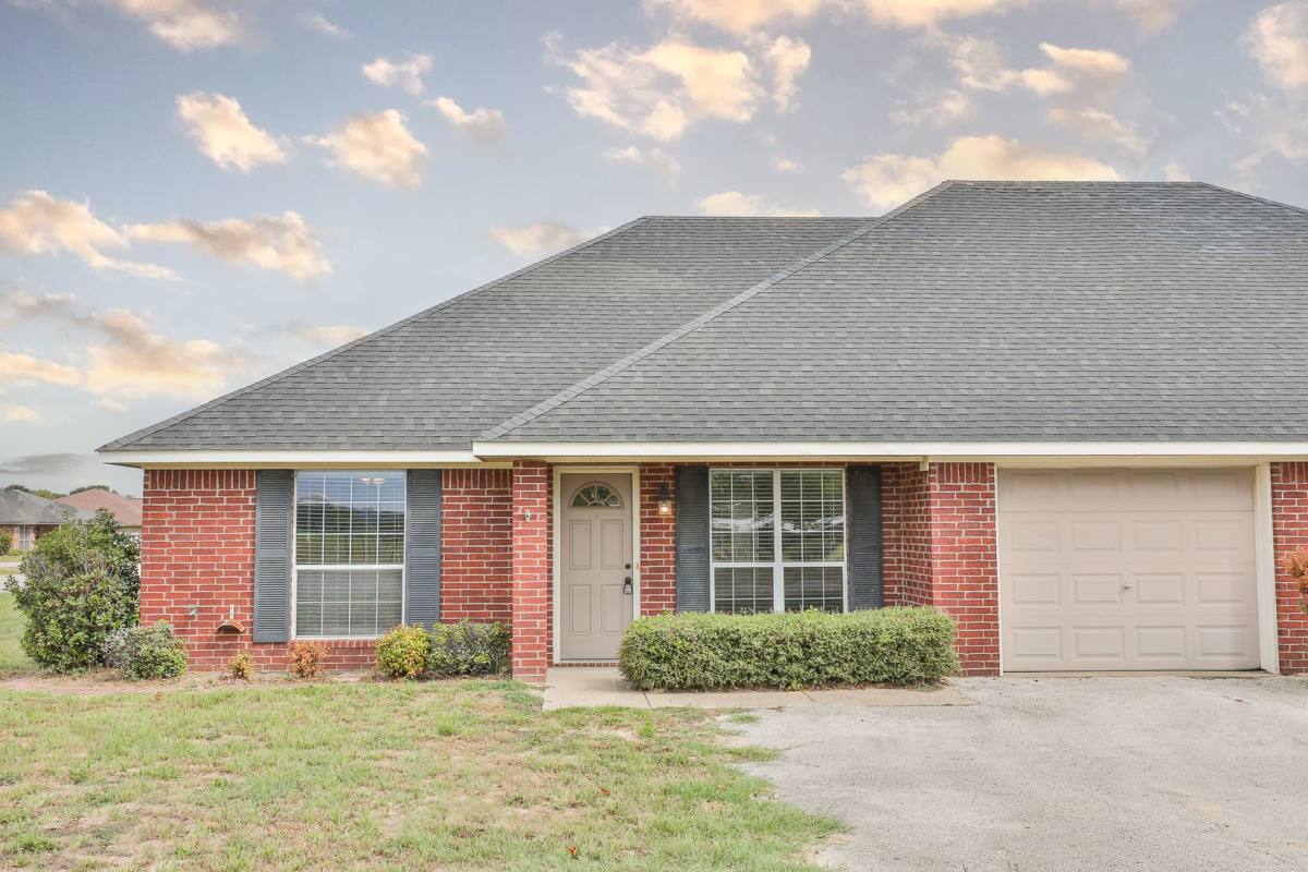 Townhouse for rent at 12466 Cr, Lindale, TX 75771