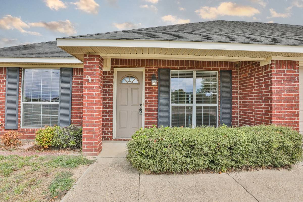 Townhouse for rent at 12466 Cr, Lindale, TX 75771