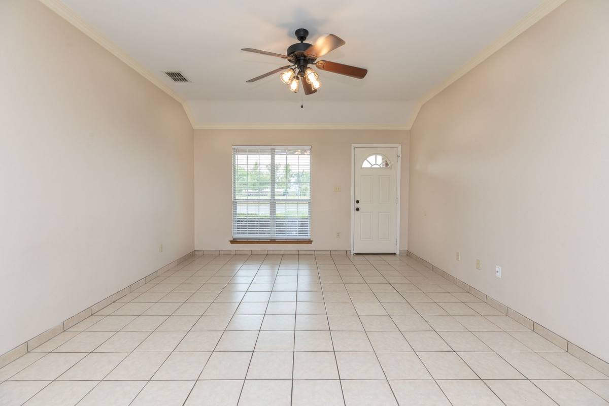 Townhouse for rent at 12466 Cr, Lindale, TX 75771