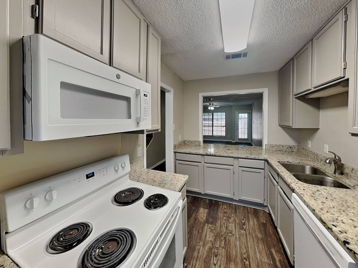 Townhouse for rent at 7334 Kingswood Circle, Fort Worth, TX 76133