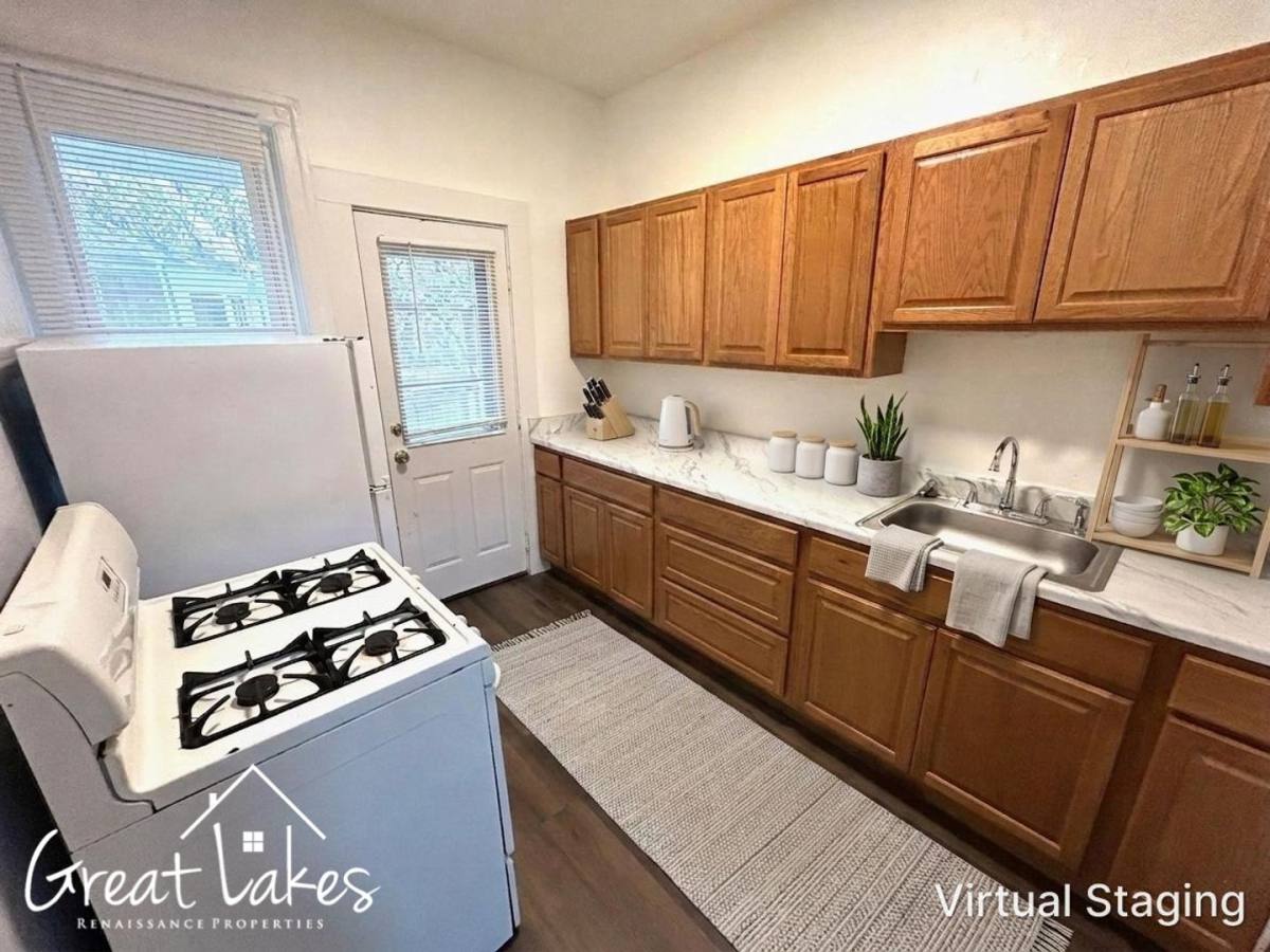 Apartment for rent at 2544 Cadillac Blvd, Detroit, MI 48214