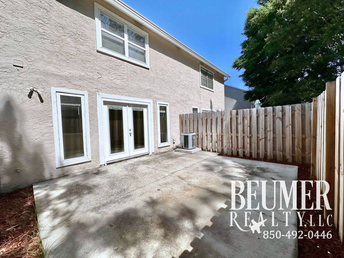 Townhouse for rent at 5292 Balfour Place, Pensacola, FL 32507
