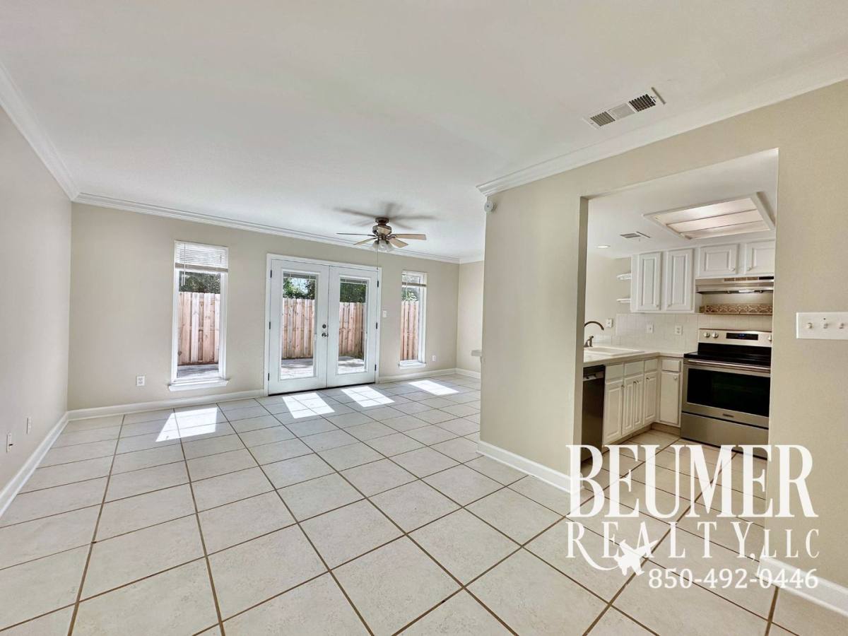 Townhouse for rent at 5292 Balfour Place, Pensacola, FL 32507