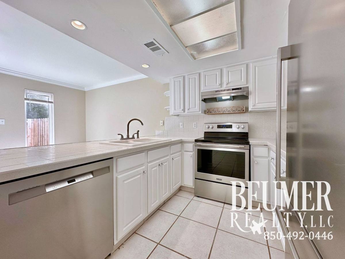 Townhouse for rent at 5292 Balfour Place, Pensacola, FL 32507
