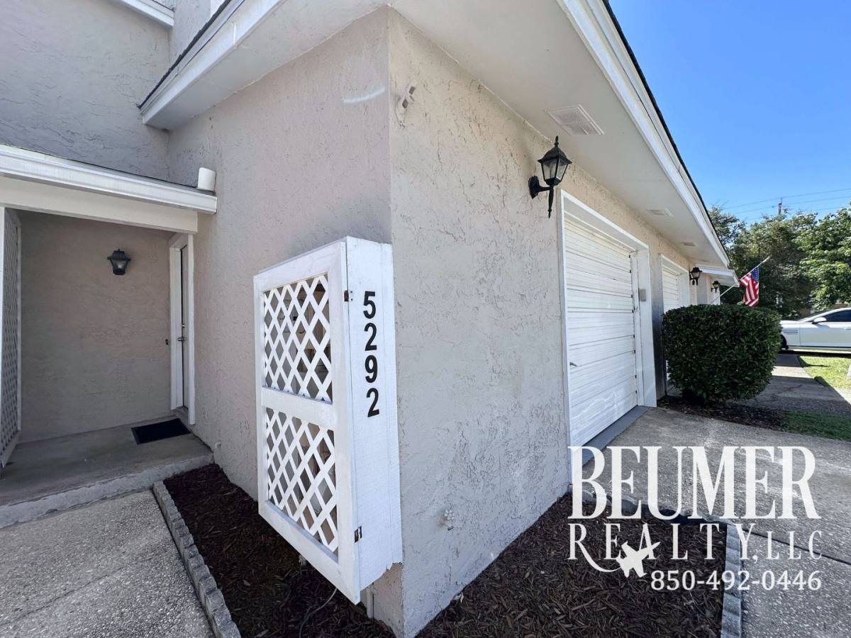 Townhouse for rent at 5292 Balfour Place, Pensacola, FL 32507