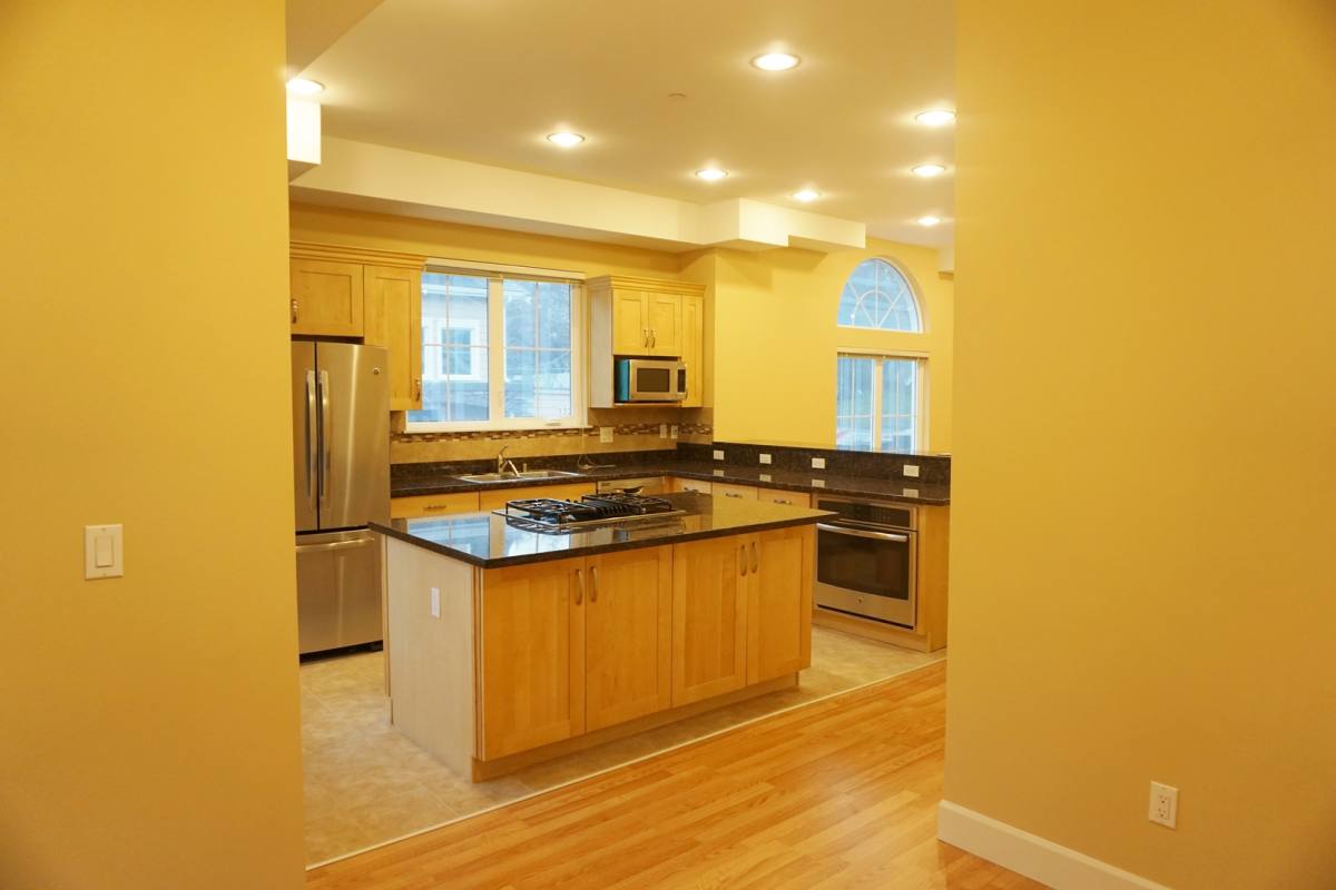 Townhouse for rent at 12224 NE 8th St, Bellevue, WA 98005