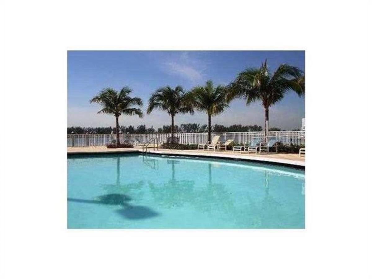 Apartment for rent at 2101 Brickell Ave, Miami, FL 33129