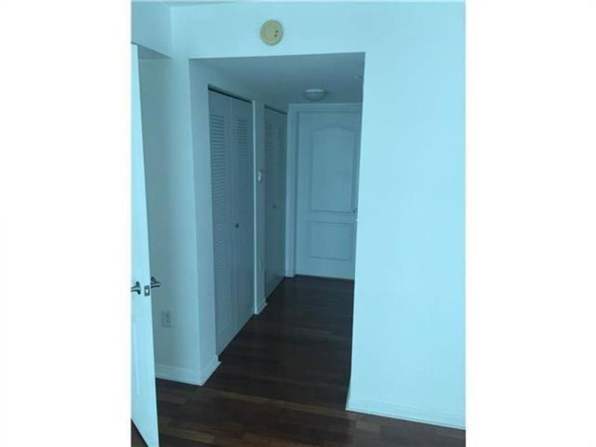 Apartment for rent at 2101 Brickell Ave, Miami, FL 33129