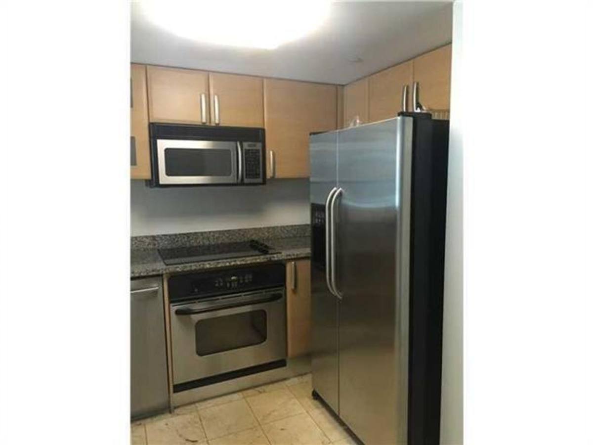Apartment for rent at 2101 Brickell Ave, Miami, FL 33129