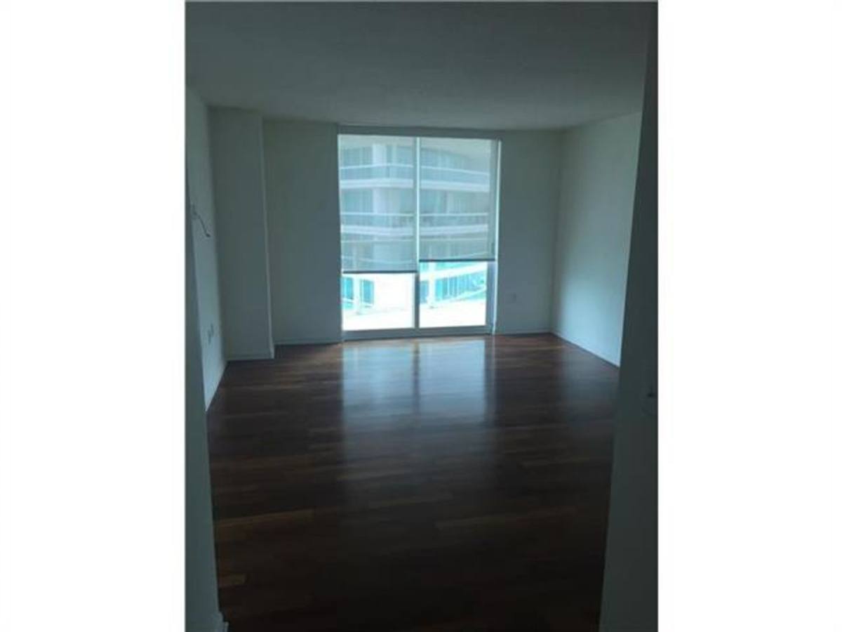Apartment for rent at 2101 Brickell Ave, Miami, FL 33129