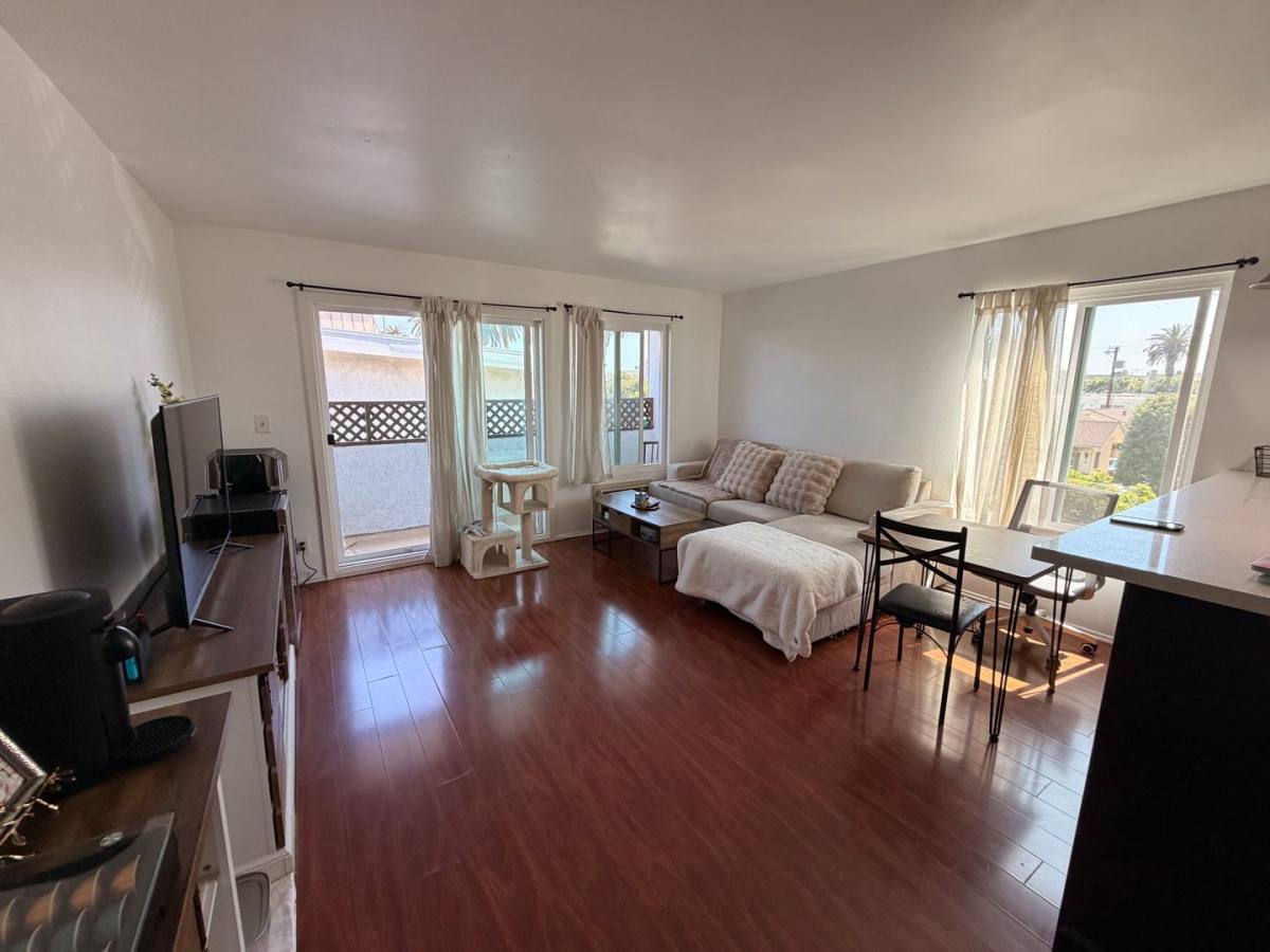 Apartment for rent at 3624 Westwood Blvd, Los Angeles, CA 90034