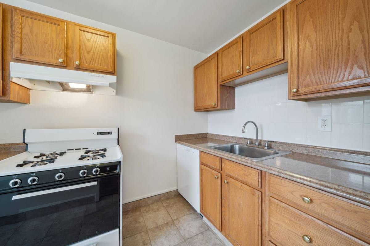 Apartment for rent at 640 Southcrest Dr, Pittsburgh, PA 15226