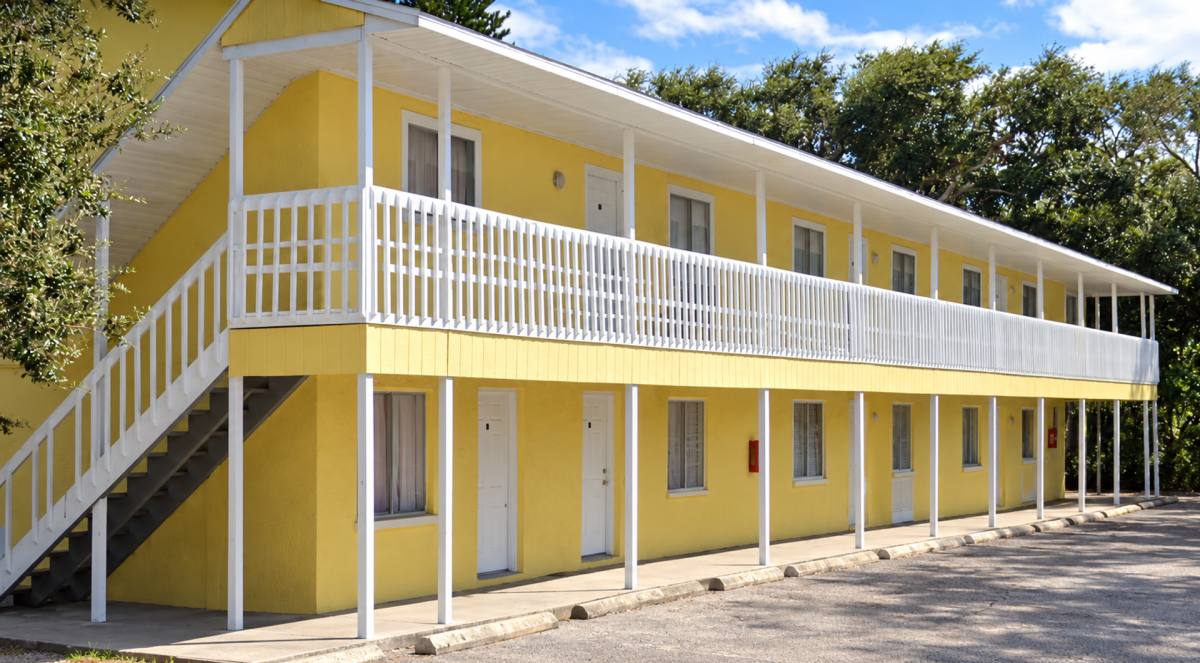 Apartment for rent at 931 33rd Ave W, Bradenton, FL 34205