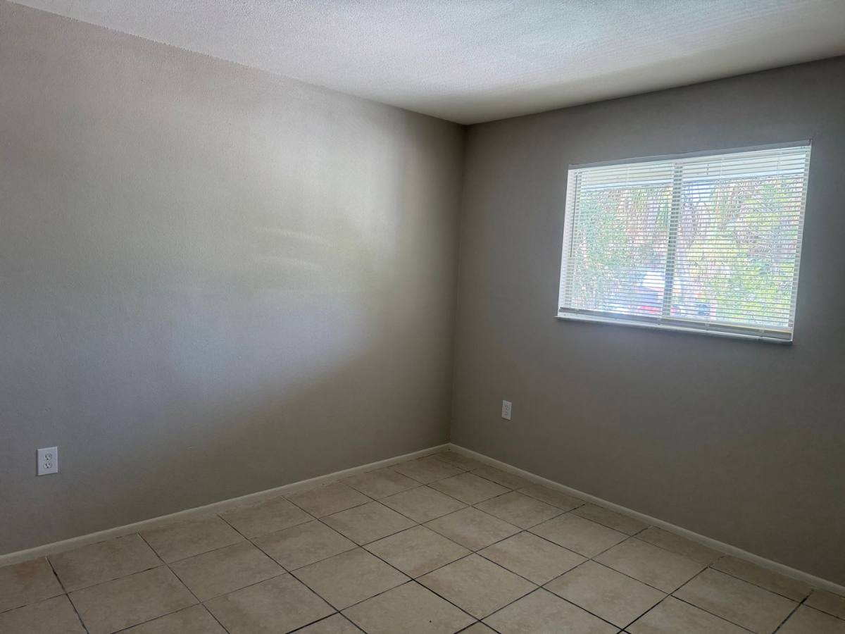 Apartment for rent at 931 33rd Ave W, Bradenton, FL 34205