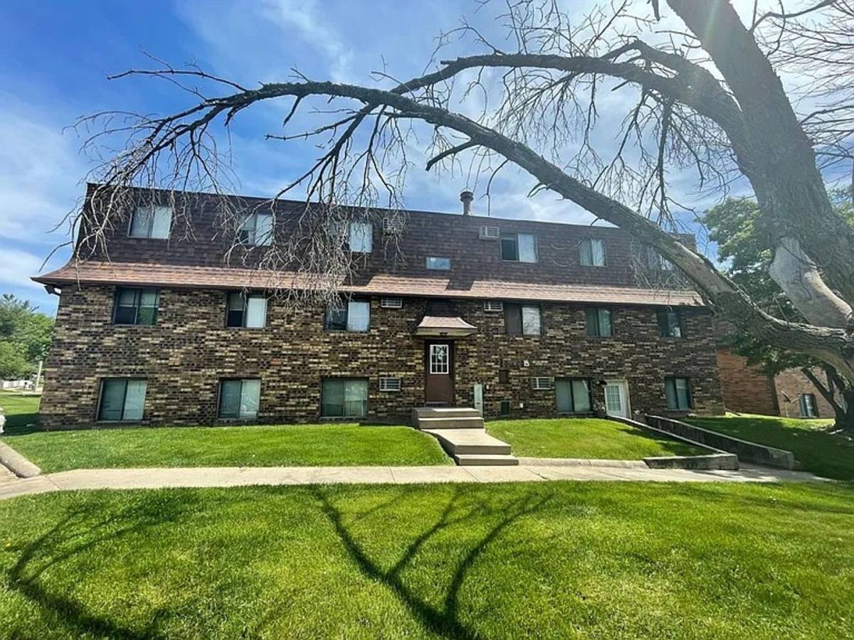 Apartment for rent at 1305 Sunset St, Iowa City, IA 52246