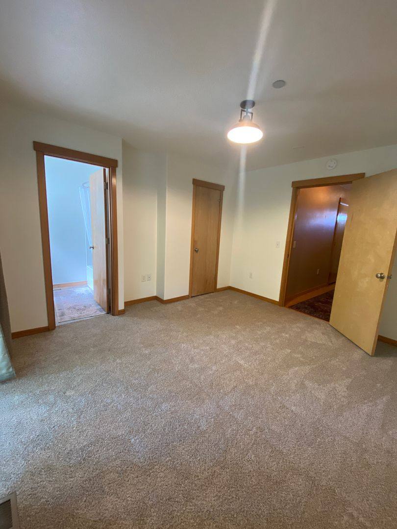 Townhouse for rent at 998 W 8th Place, The Dalles, OR 97058