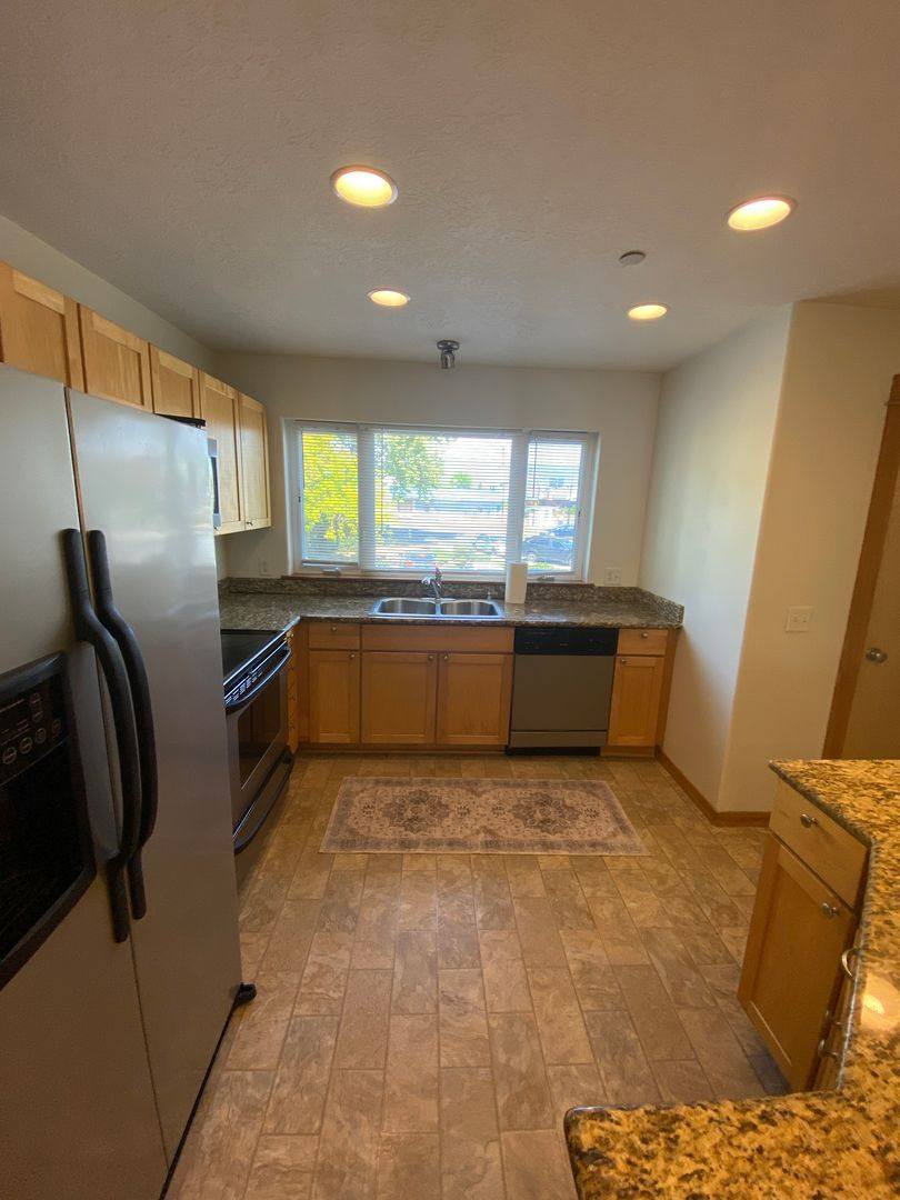 Townhouse for rent at 998 W 8th Place, The Dalles, OR 97058