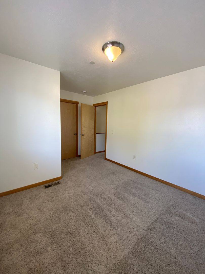 Townhouse for rent at 998 W 8th Place, The Dalles, OR 97058