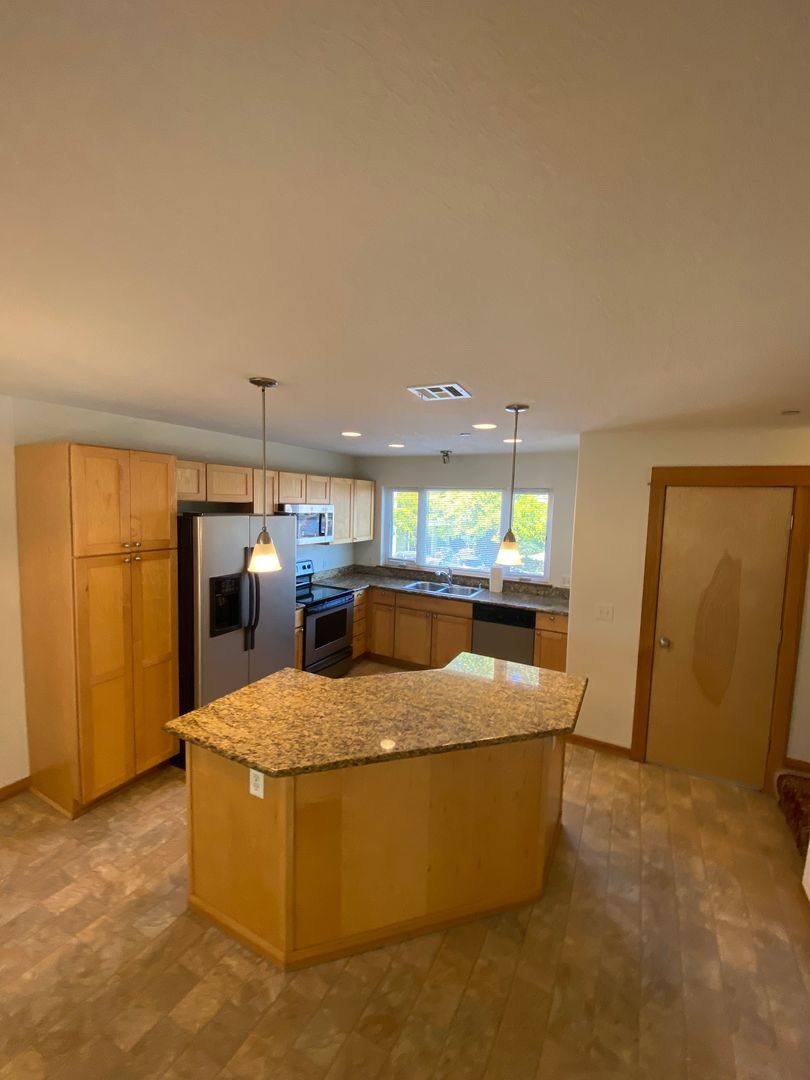 Townhouse for rent at 998 W 8th Place, The Dalles, OR 97058