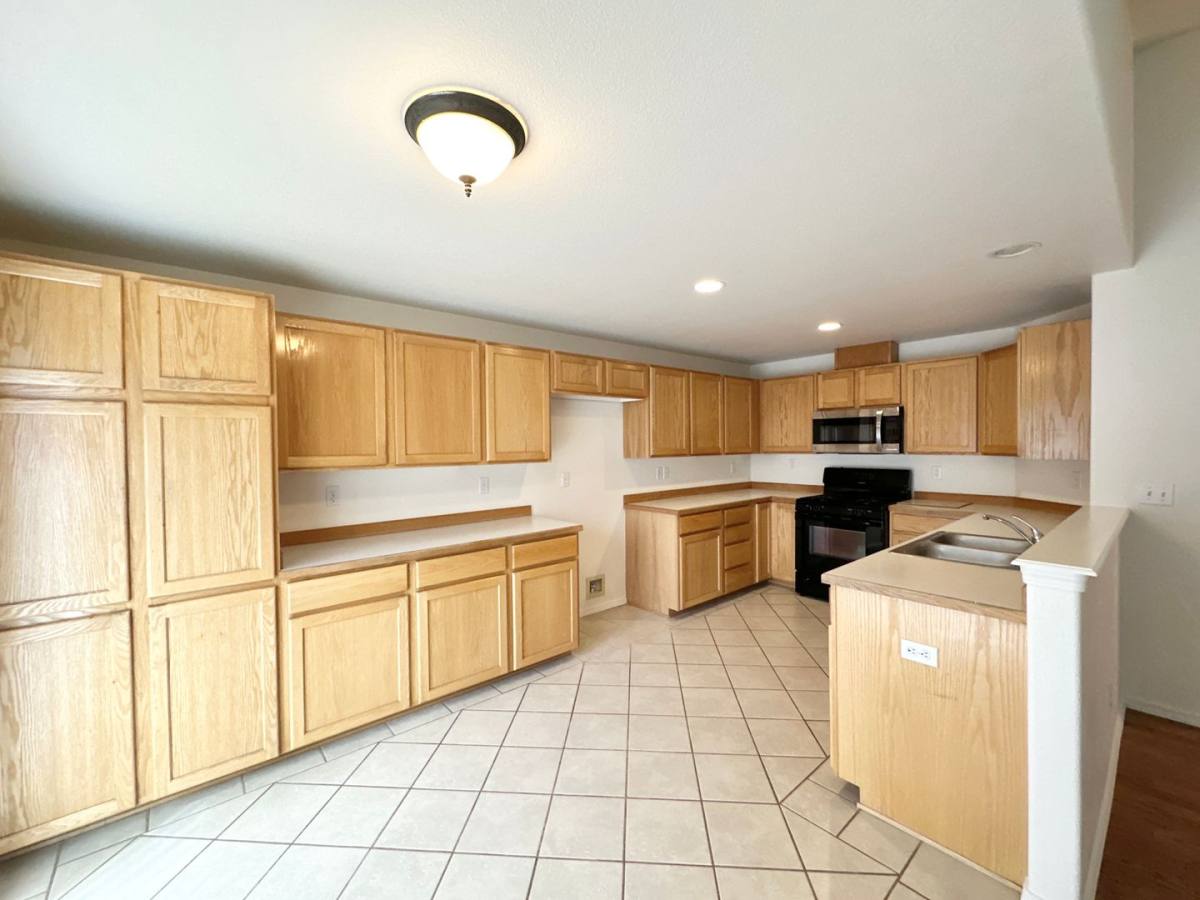 House for rent at 940 NW Oak Lane, Redmond, OR 97756