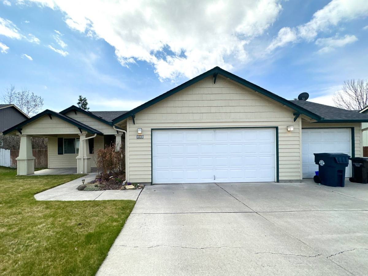 House for rent at 940 NW Oak Lane, Redmond, OR 97756