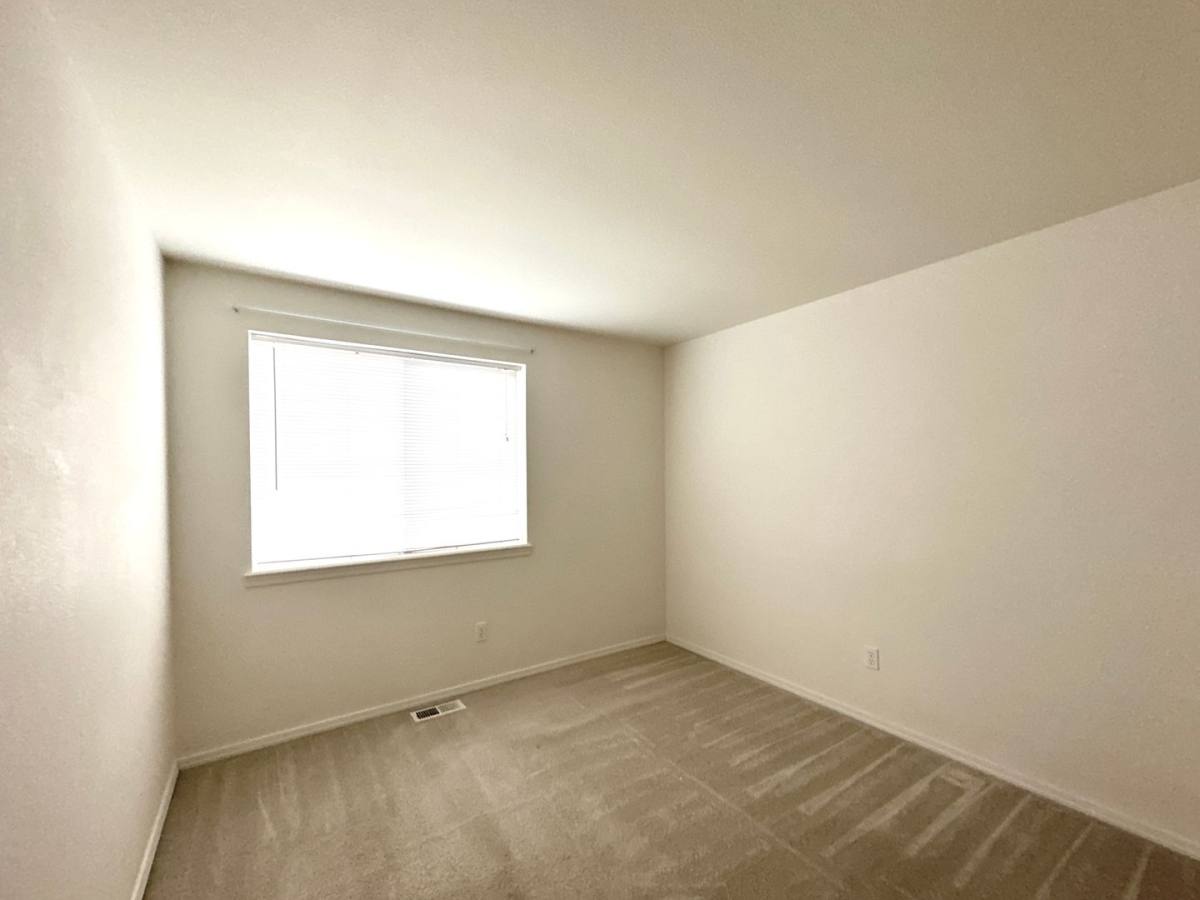 House for rent at 940 NW Oak Lane, Redmond, OR 97756
